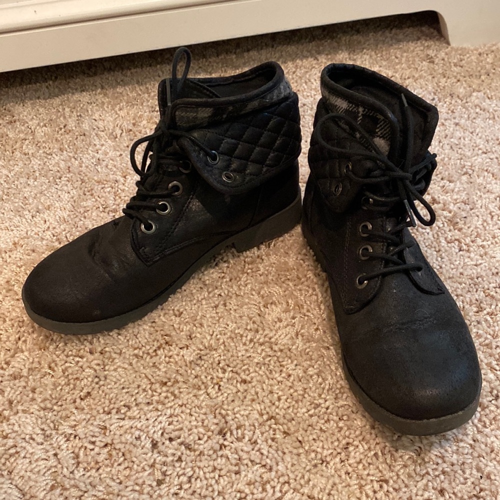 Black fashion boots